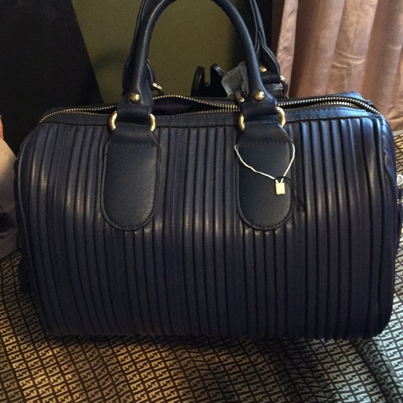 Adorable Blue purse, BNWOT, with crossbody strap. - Picture 2 of 8